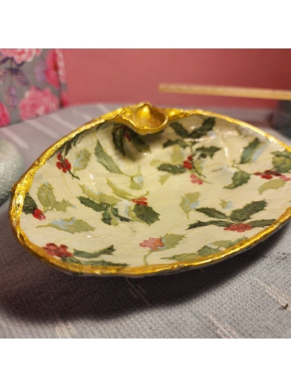 DECOUPAGE CLAM SHELL DECOUPAGE CHRISTMAS HOLLY 🎄 ON A CLAM SHELL TRINKET DISH - Picture 5 of 10